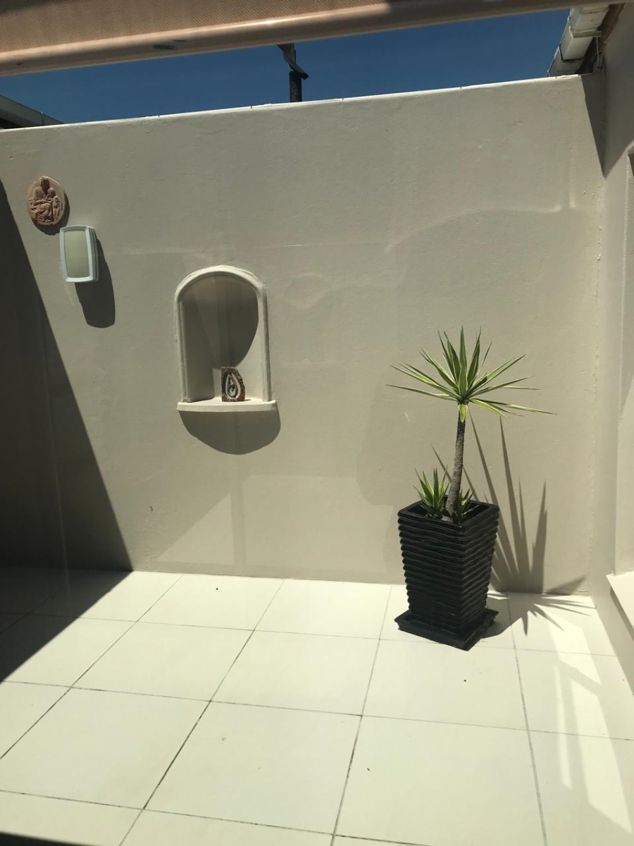 To Let 3 Bedroom Property for Rent in Waves Edge Western Cape